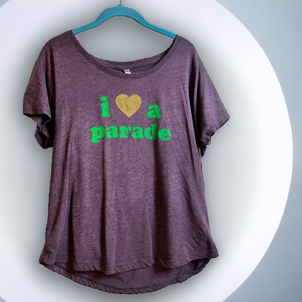 Mardi Gras T-Shirt - "I Love A Parade" Ladies Large - Great Condition!